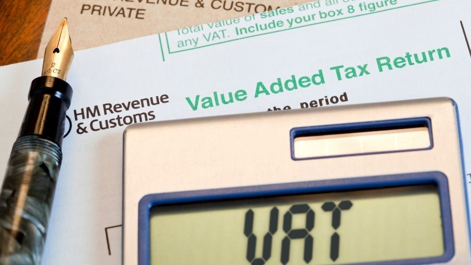 In the image the concept for calculating VAT Returns and payments can be seen clearly.